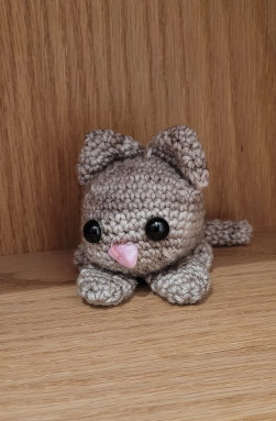 Little gray crocheted kitty